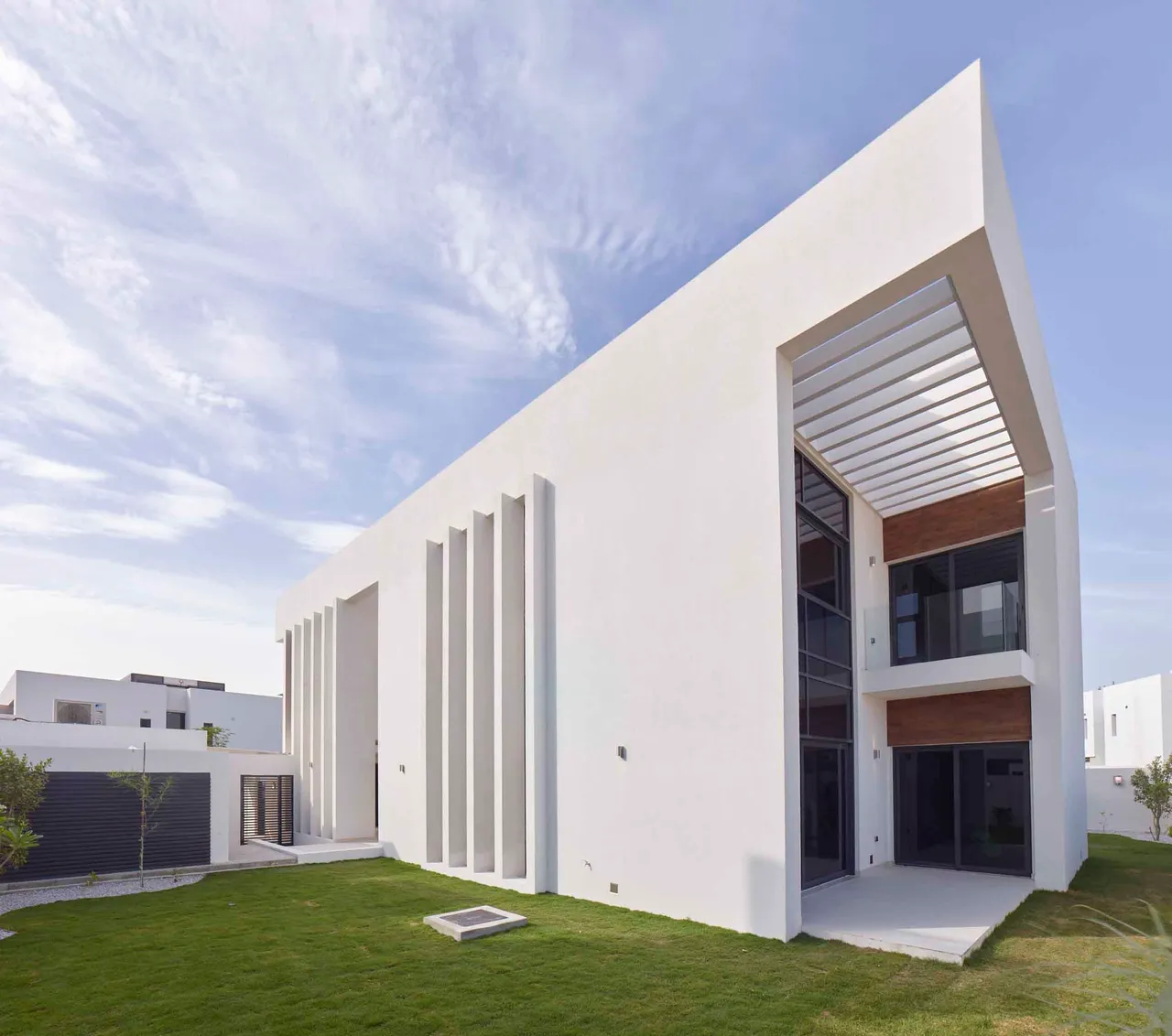 west yas villa corner and grass